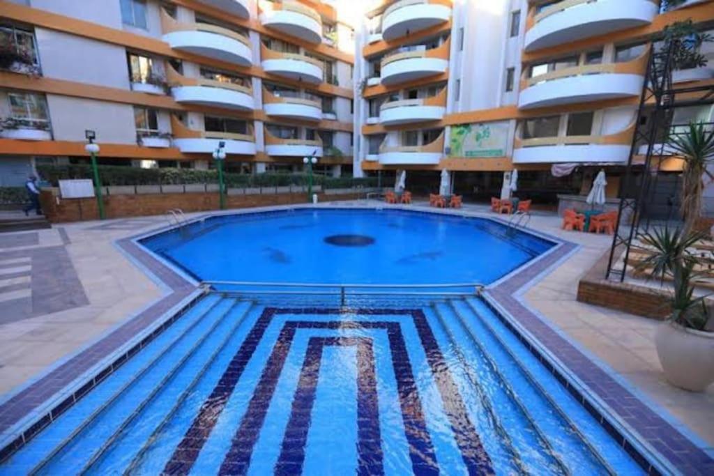 Apartment Poolside Getaway